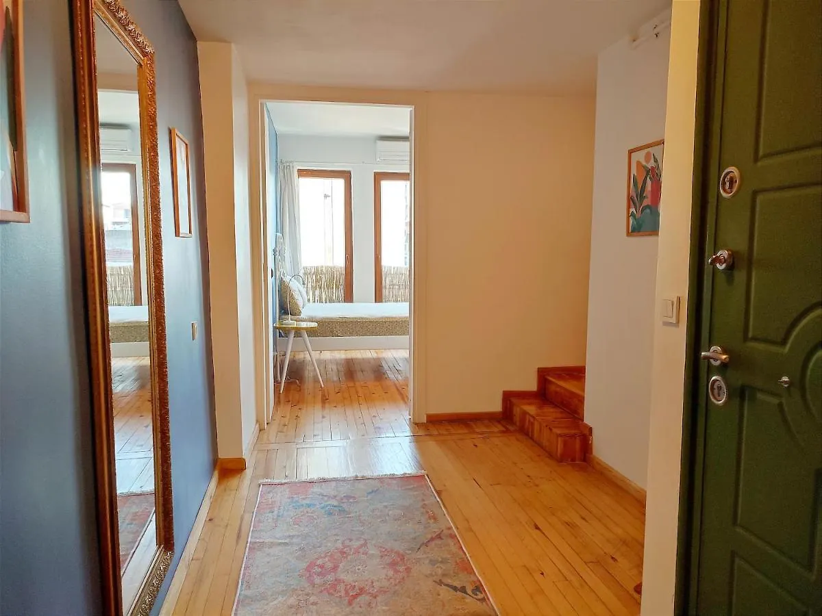 Kunterbunt Istanbul Apartment