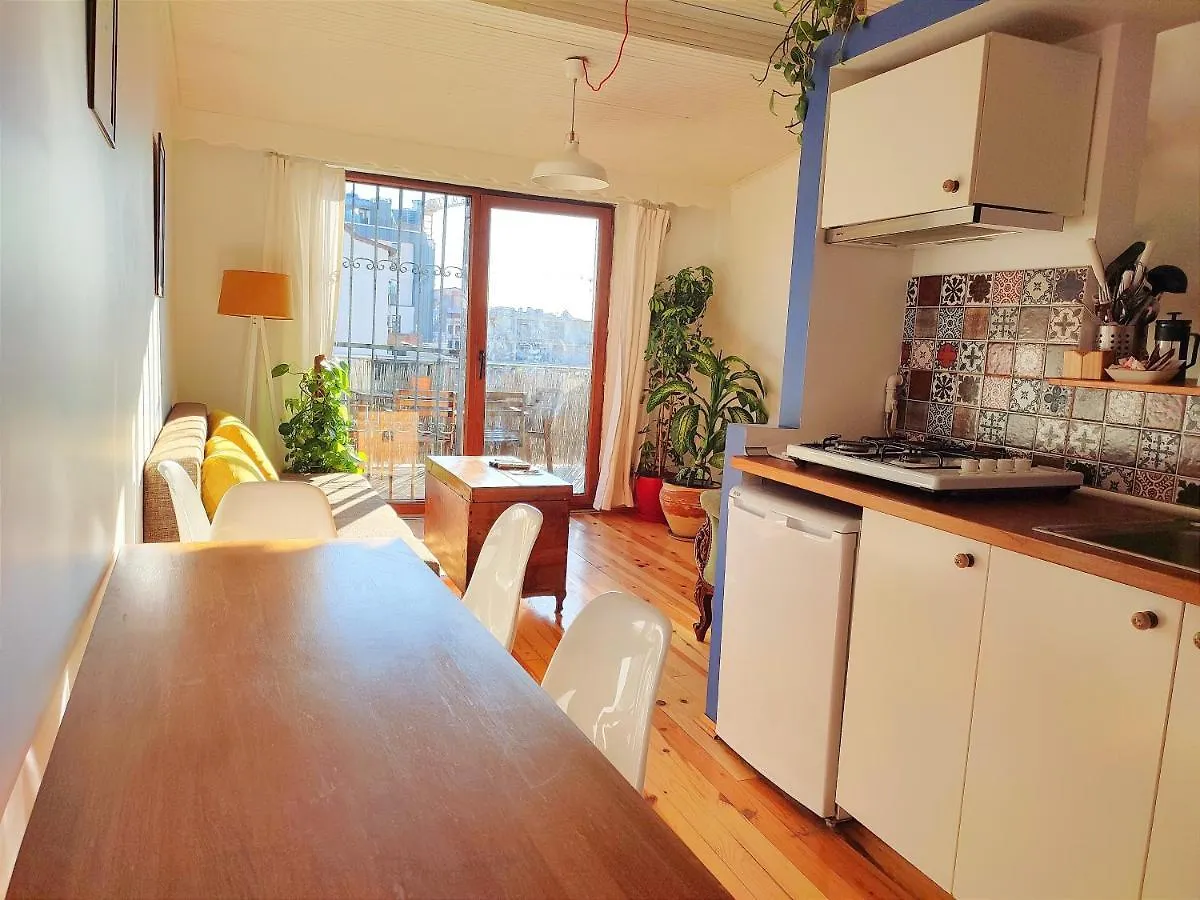 Kunterbunt Istanbul Apartment