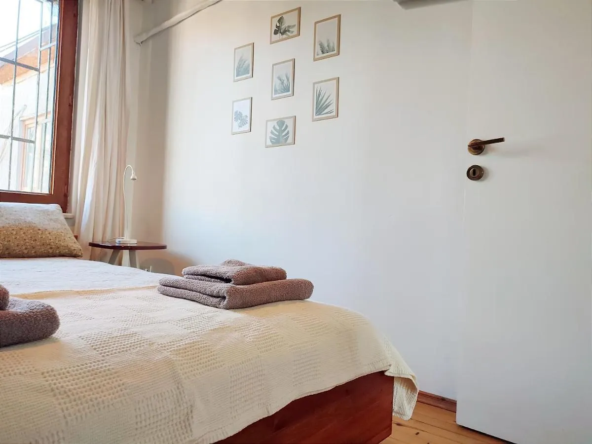 Kunterbunt Istanbul Apartment