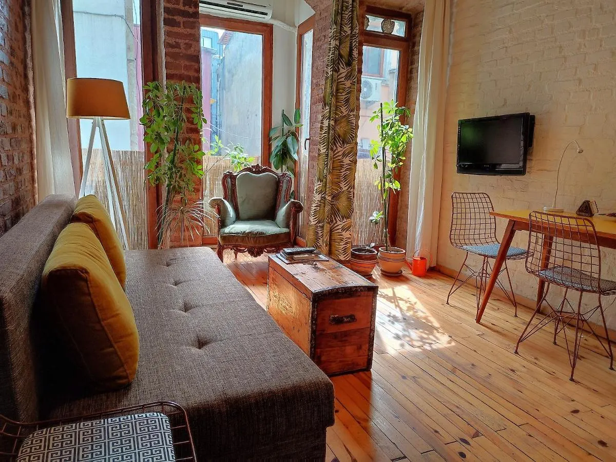 Kunterbunt Istanbul Apartment