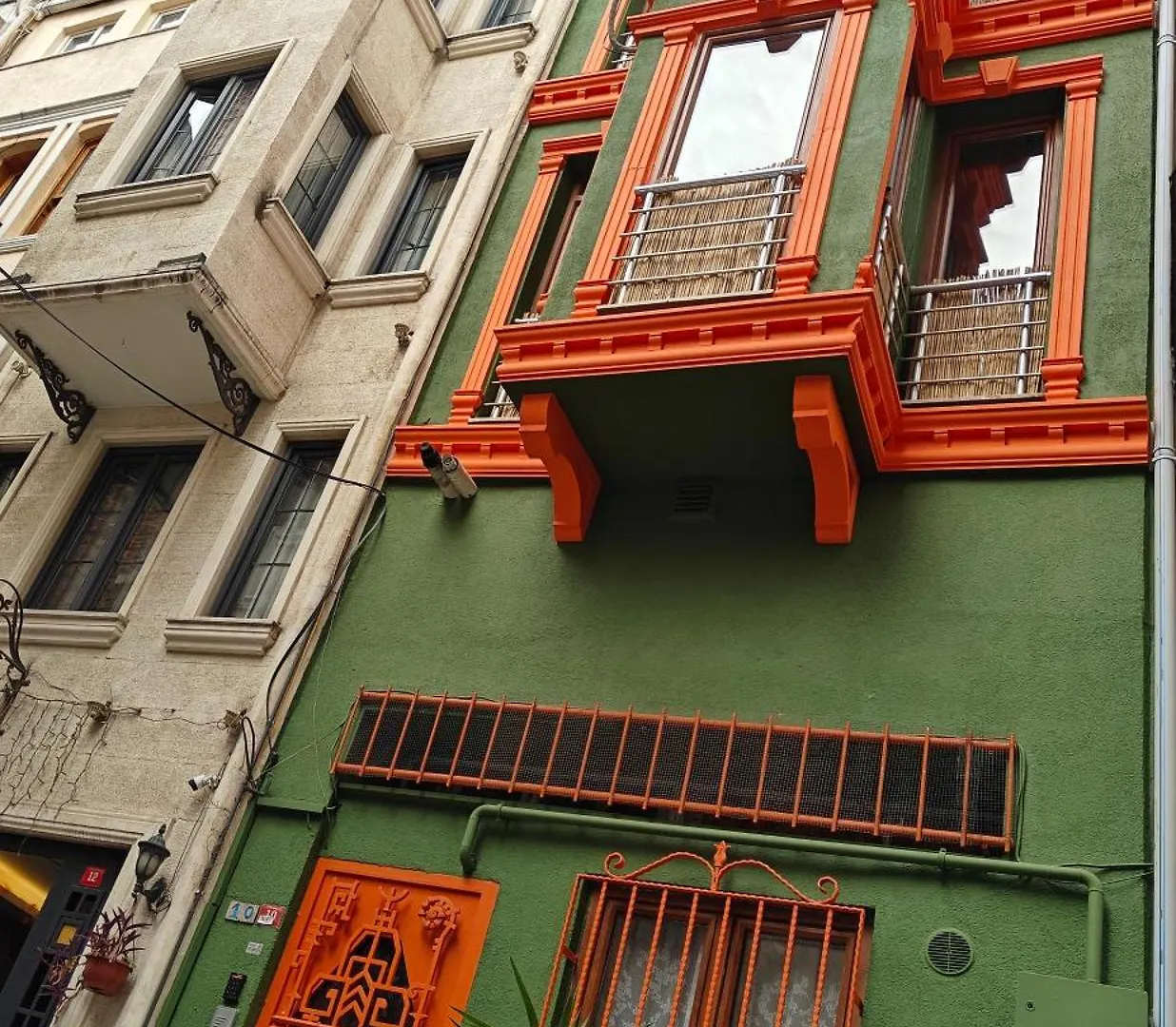 Kunterbunt Istanbul Apartment Turkey
